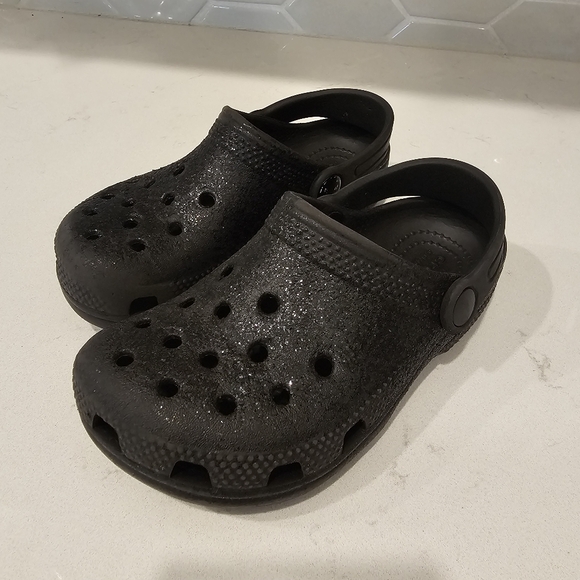 Crocs Kids classic black glitter clog - size 11 - Picture 2 of 6